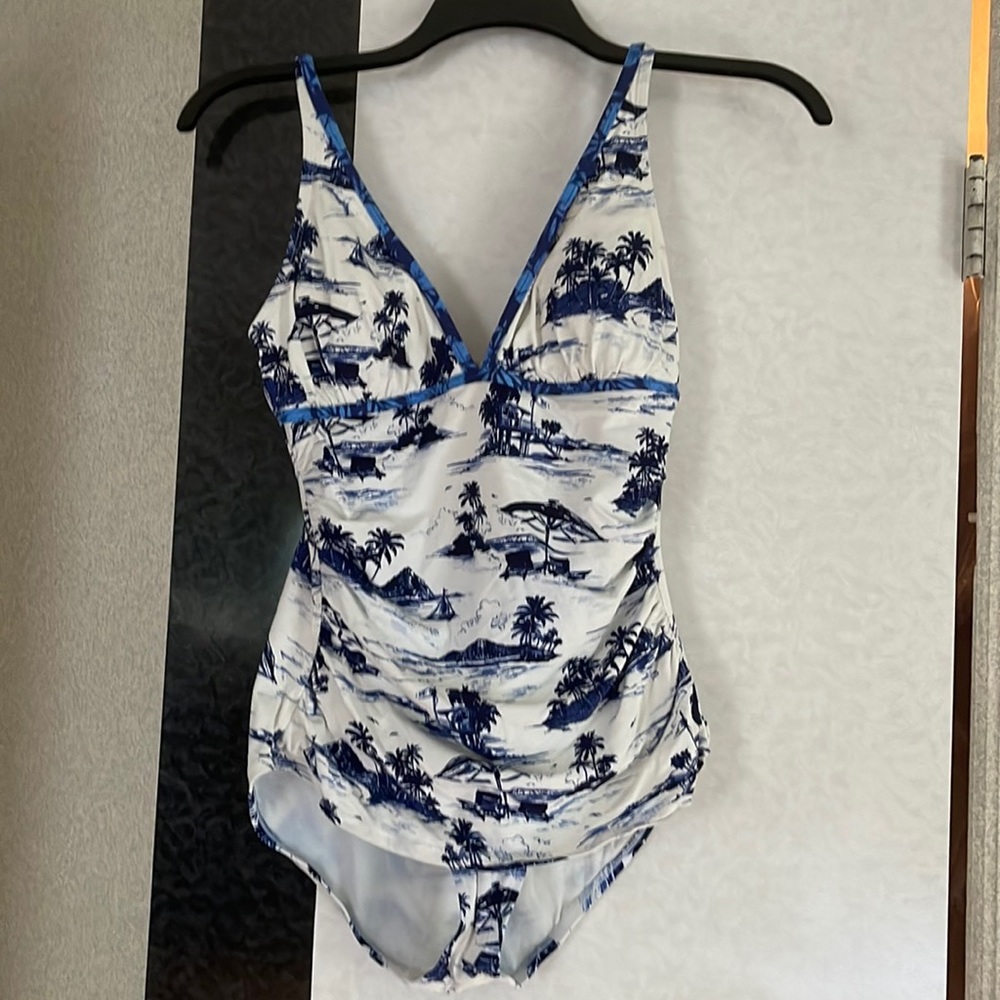 Women’s swimming suit